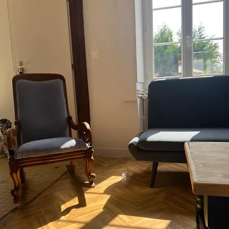 Maison Vigneronne - On A Vineyard, In The Winegrowers * Savigne