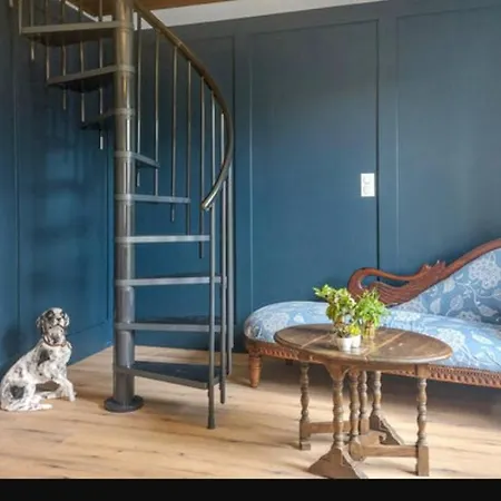 Maison Vigneronne - On A Vineyard, In The Winegrowers *